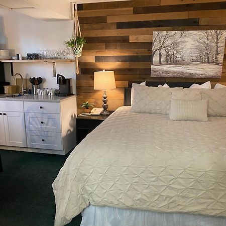 Moose Creek Lodge & Suites Коді Номер фото