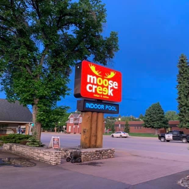 Moose Creek Lodge & Suites Коді Екстер'єр фото